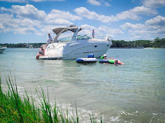 31ft Cabin Cruiser with Captain