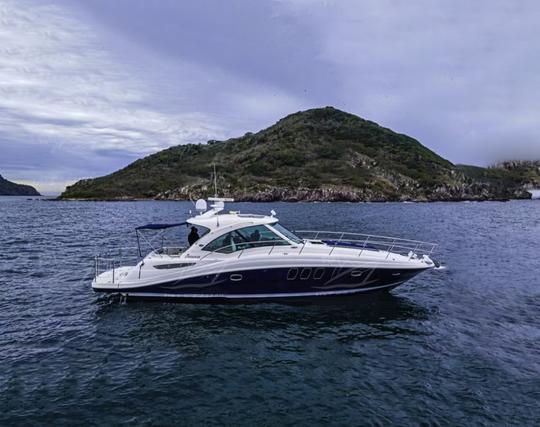 Yate de lujo Sundancer de 48 pies para alquilar en Mazatlán