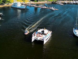 Catamarán Praia Power para hasta 50 pasajeros en Río de Janeiro, Brasil