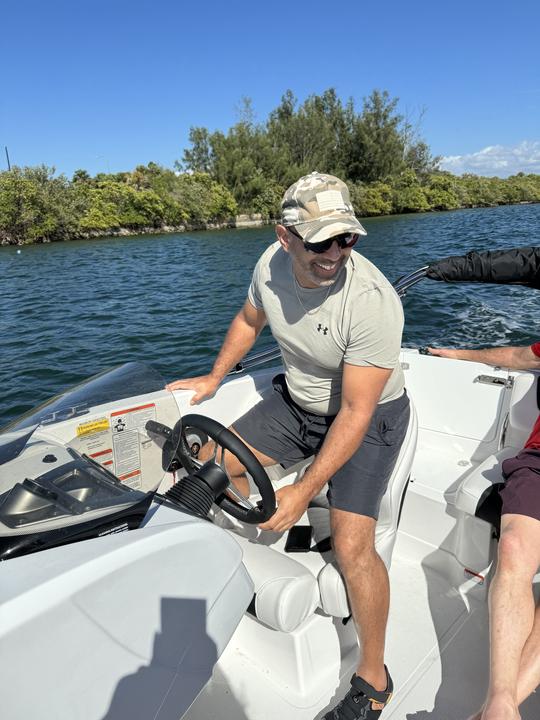 Tahoe 2150 OB 2024 con motor de 200 HP, paquete de pesca. ¡ENTREGA EN CUALQUIER LUGAR!