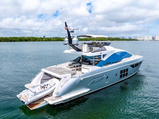 Luxury Azimut S7 Yacht Charter – Miami & Bahamas