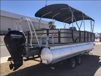 2022 Pontoon Boat with all the amenities!