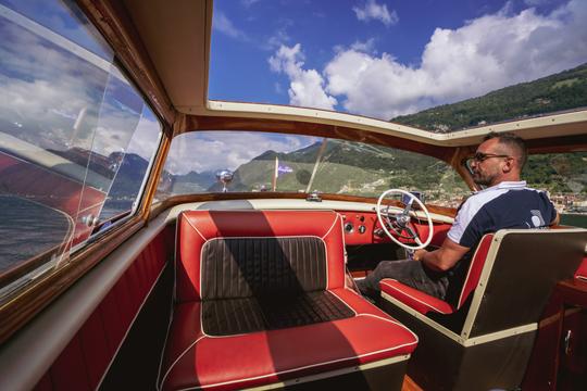 26ft Chris-Craft Wooden Boat for Lake Como Tour