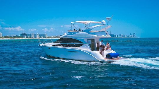 Luxury Flybridge Yatch in Biscayne Bay