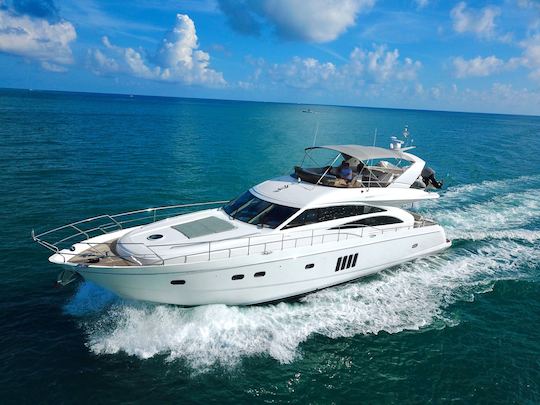 Elegante y exclusivo yate Princess de 67 pies: navega por el sur de Florida con lujo