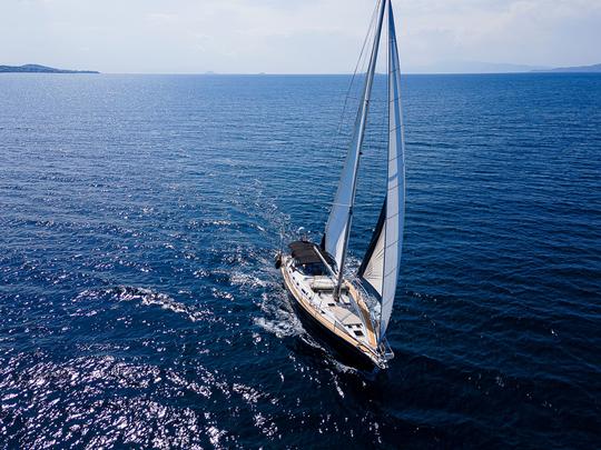 Private luxury sailing cruises in Athens