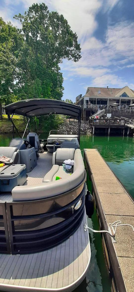 LAKE NORMAN LUXURY PONTOON RENTAL! 5 STAR, FIRST CLASS SERVICE!