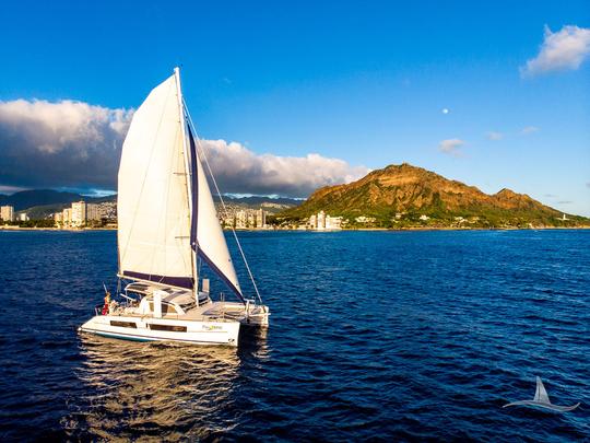 Aventure privée à la voile sur un catamaran performant à Honolulu, Hawaï