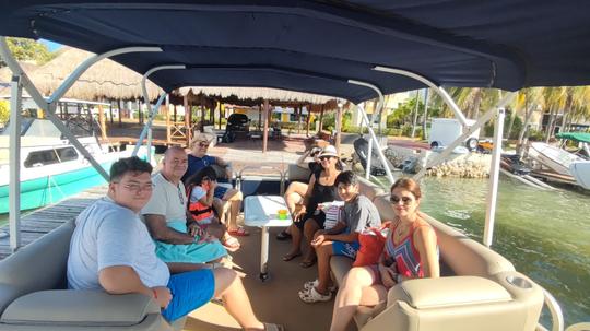 28ft Party Cruiser Pontoon with Slide! - Enjoy Cancún & Isla Mujeres!