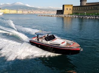 Sorrento: paseo por un lujoso yate a motor de 14 T con techo