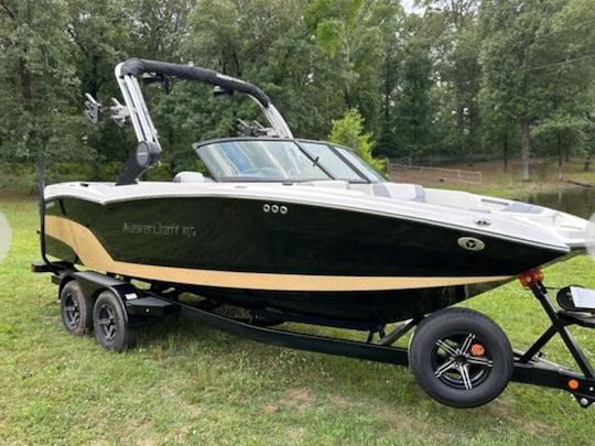 Barco Mastercraft NXT 22 Wake Surf con instructor en Hot Springs, Arkansas