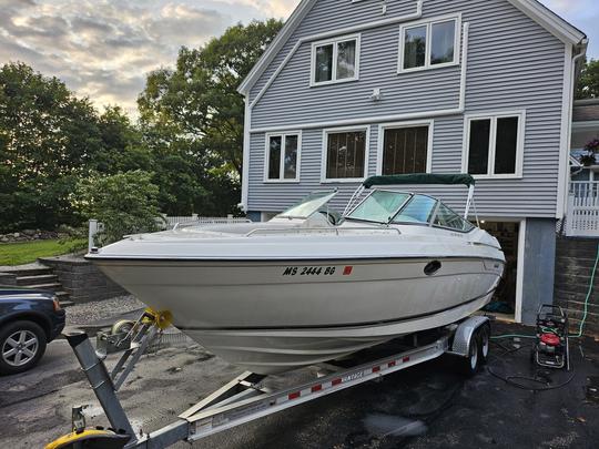 Regal Ventura 1994 - Visitez votre lac/rivière préféré dans le sud du New Hampshire