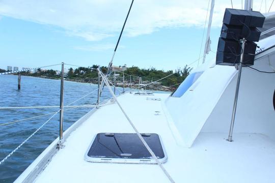 Alquiler de catamarán privado de 55 pies para hasta 55 huéspedes en Cancún, Quintana Roo