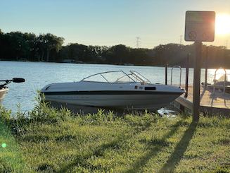 Location de bateaux Bayliner Capri dans les villes jumelles