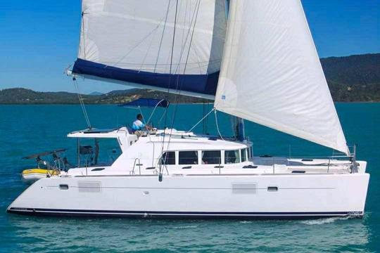 Catamarán de vela privado CHARTER LAGOON 440 - DL 