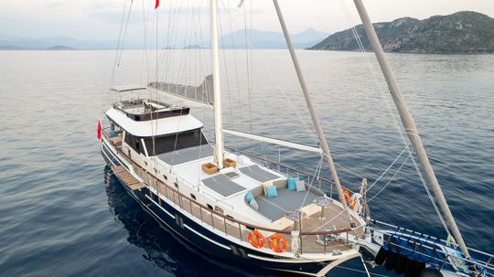 Luxury gulet with a capacity of 8 people in Gocek region(2023 Model)