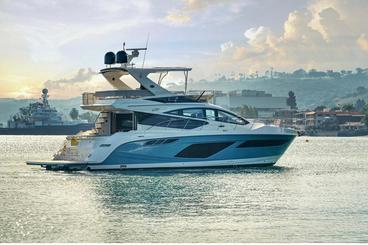 Newest Sea Ray modern and spacious 