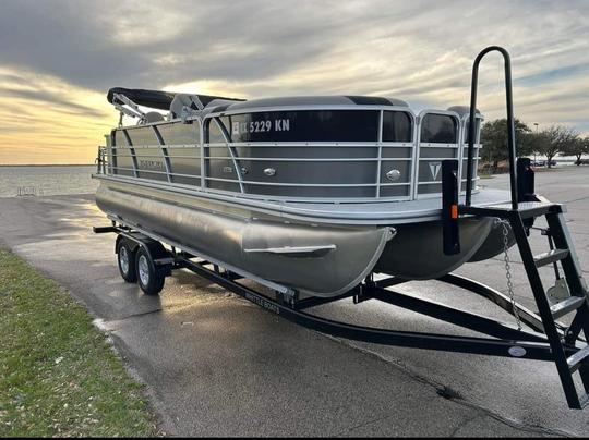 2022 TRIFECTA TRI-TOON PARTY BOAT-SEATS 11 ON LAKE LEWISVILLE-LITTLE ELM 