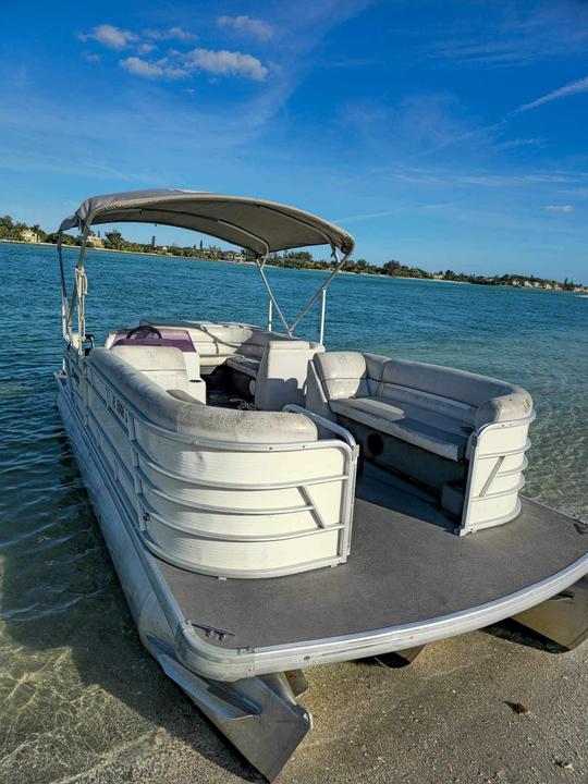 23ft Pontoon Boat with 115 Suzuki Hp engine in Nokomis