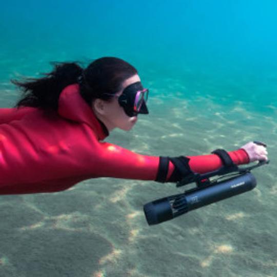 Discover the beauty of the sea with Underwater Scooters