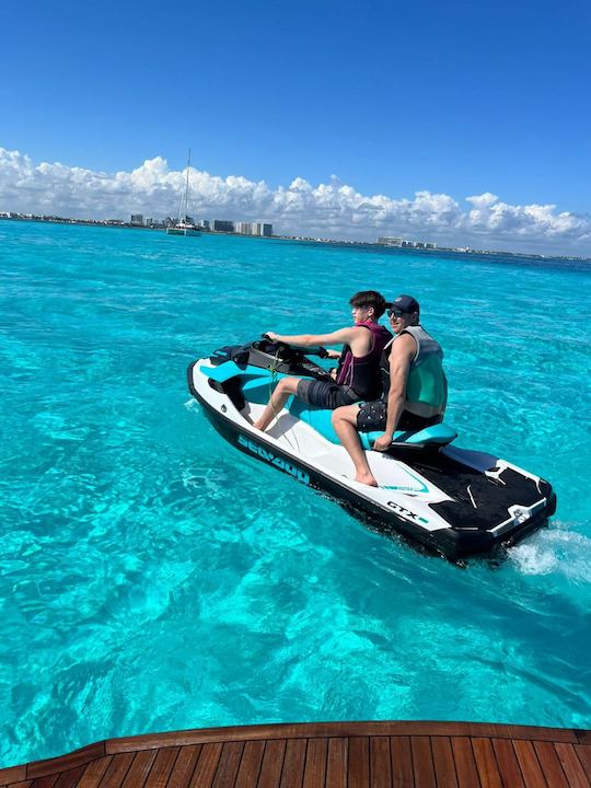 Nouveau Pershing de luxe puissant à Cancún, disponible pour la première fois à la location