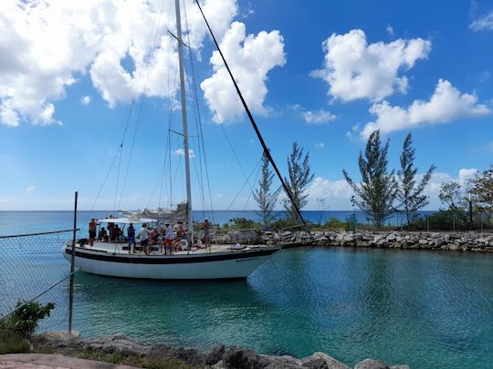 Custom 40ft Sail Boat Rental in Cozumel