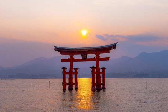 Cruzeiro privado incrível em Miyajima!! Nós podemos oferecer sessões de fotos com drone!