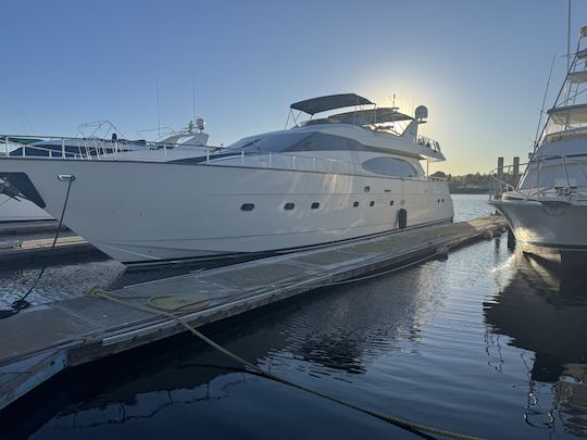 Azimut de luxo de 85 pés — Catalina & Bay Charters