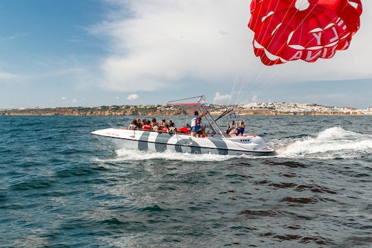 Lancha rápida para deportes acuáticos: disfruta del mar