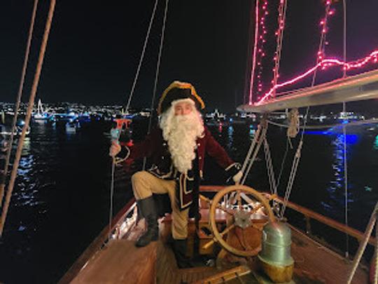 Croisière en bateau pirate avec défilé de Noël à Newport Beach, Californie