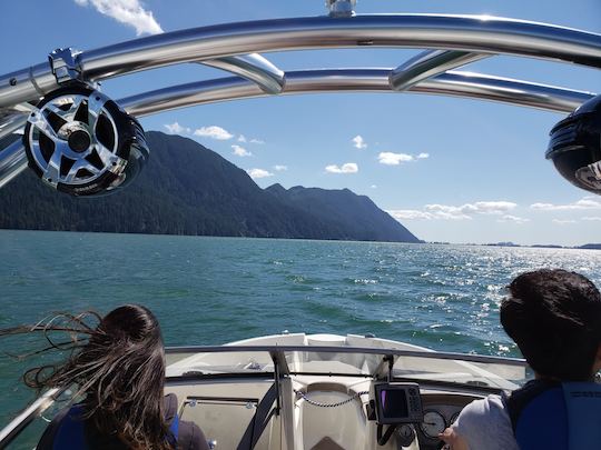 Lancha rápida Larson LX859 (lago Cultus, Parque de los Años Dorados, Vancouver)