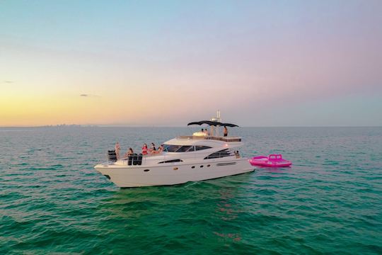 FAIRLINE Luxury de 66 pies en CANCÚN con SEADOO incluye hasta 20 HUÉSPEDES