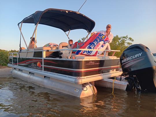 Trazemos o barco até você em qualquer lugar no lago Cedar Creek ou no lago Atenas, TX.