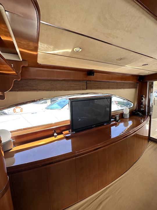 Aston 80” Flybridge