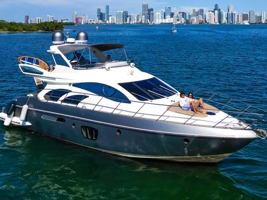 Descubra el lujo: ¡alquila un yate Azimut Fly de 57 pies en Miami!