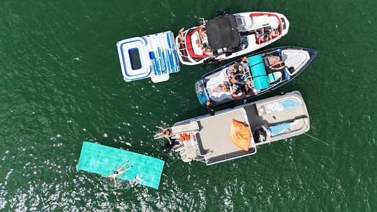 Barco de fiesta de dos pisos con tobogán acuático, nenúfar, hielera, Capt. Lake Travis