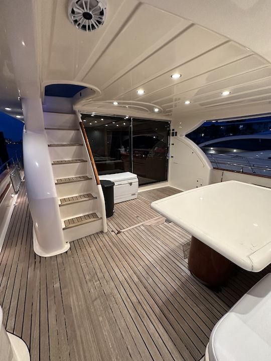 Aston 80” Flybridge