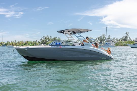 Yamaha 252SE 2023: ¡Disfruta de la costa de Miami con estilo!