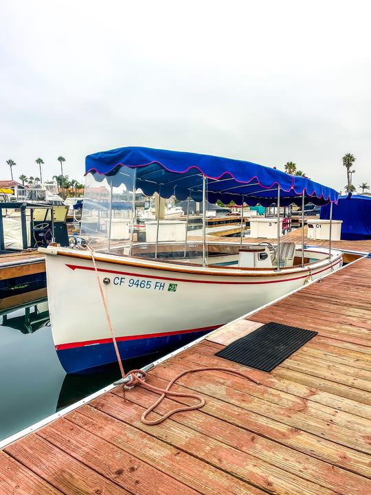 Barco elétrico Duffy Classic de 20 pés em Huntington Beach, Califórnia