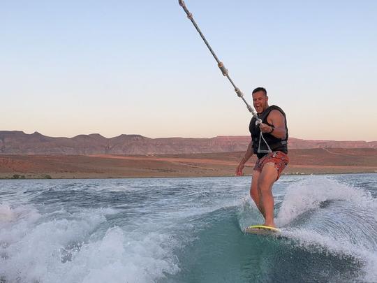 Bateau de surf professionnel neuf - MB 23' - jusqu'à 12 personnes