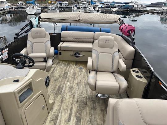 28’ Crest Caribbean LX 250 Pontoon Captain Included