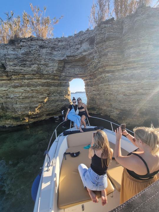 Magnifique bateau ouvert à console centrale White Shark de 21 pieds avec moteur hors-bord de 250 ch 