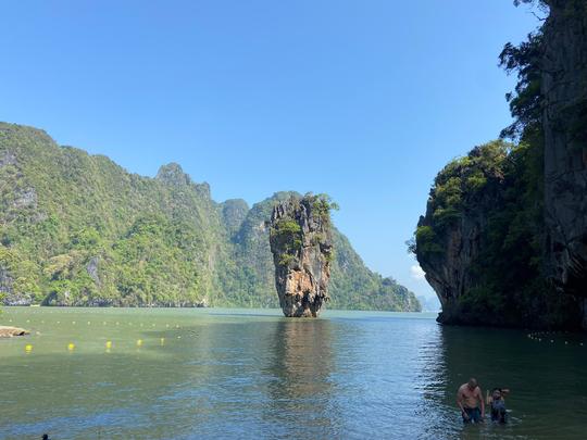 Passeio turístico pela Ilha James Bond e viagem de canoagem marítima em lancha, saindo de Krabi