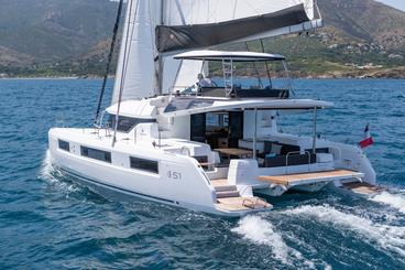 Alquiler de catamarán a motor de lujo Lagoon 51 en la Costa Azul, Francia