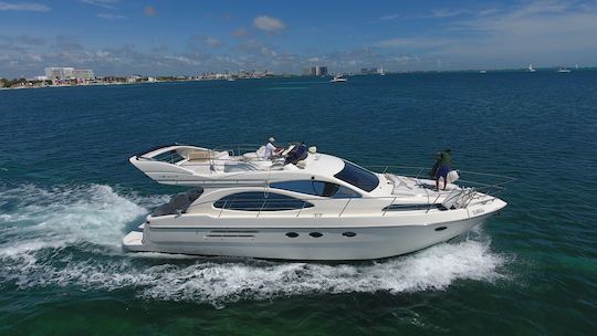 50' Azimut Yacht GMBAZ51FLY Flybridge 2008 alquila un barco en Cancún