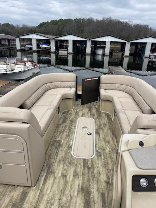 28’ Crest Caribbean LX 250 Pontoon Captain Included