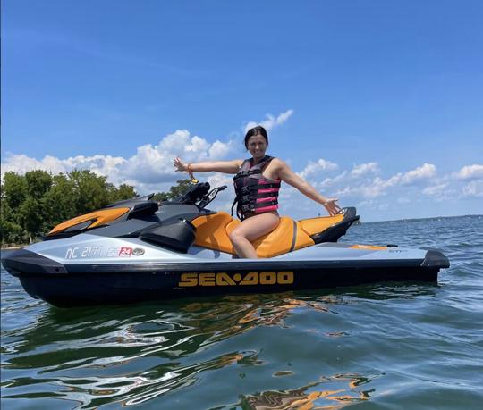 Fun in the Sun Lake Norman!! 2024 Sea Doo with Bluetooth speakers!!