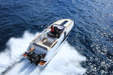 Beneteau Flyer 8.8 with Captain to Explore Dubai Landmarks 