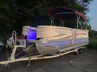 26ft Bennington Tritoon for 15+ available @ DFW Lakes