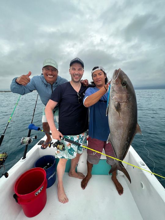 Pesca y esnórquel en alta mar en una Yamaha de 25 pies